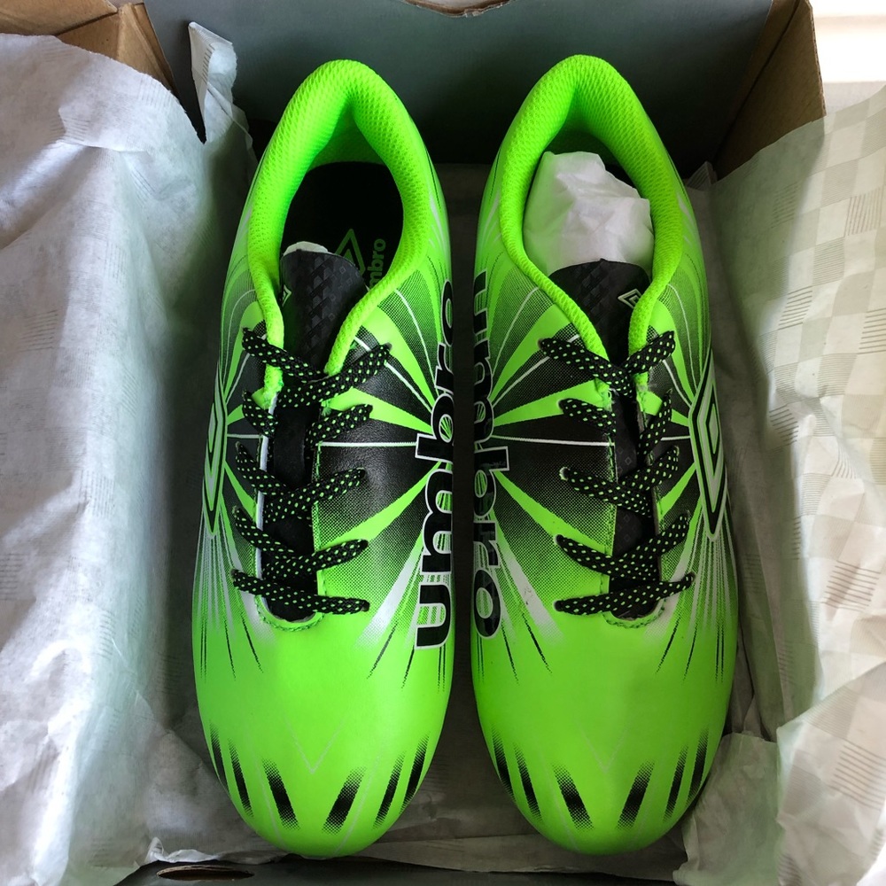 Umbro Asturo 3.0 Soccer Green Cleats Boys